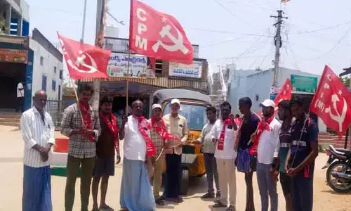 పెంచిన పెట్రోల్ డీజిల్ ధరలు వెంటనే తగ్గించాలి : సీపీఎం