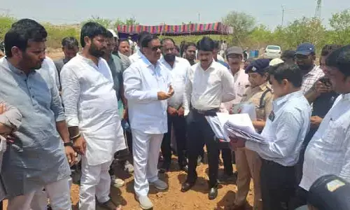 రైతులకు న్యాయం చేస్తాం.. కోహెడ భూ బాధితులకు కలెక్టర్ హామీ
