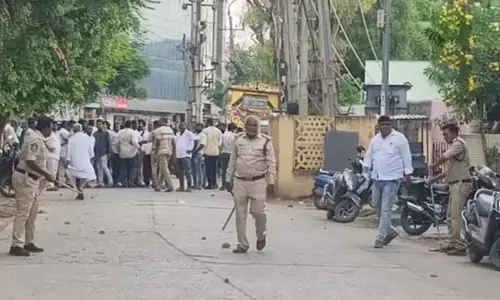ప్రొద్దుటూరులో హైటెన్షన్ వాతావరణం.. టీడీపీ శ్రేణుల మధ్య రాళ్లదాడి.. పోలీసుల లాఠీఛార్జ్