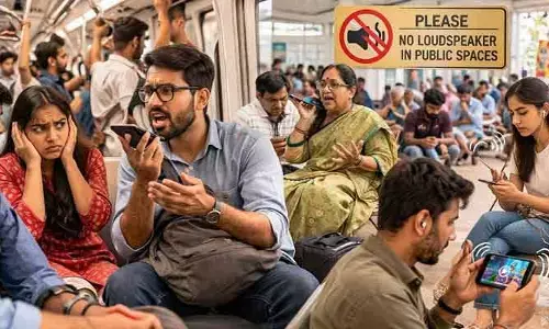 పబ్లిక్‌ ప్లేస్‌లో సొల్లు కబుర్లు..! ఫోన్ స్పీకర్ ఆన్‌చేసి న్యూసెన్స్!!
