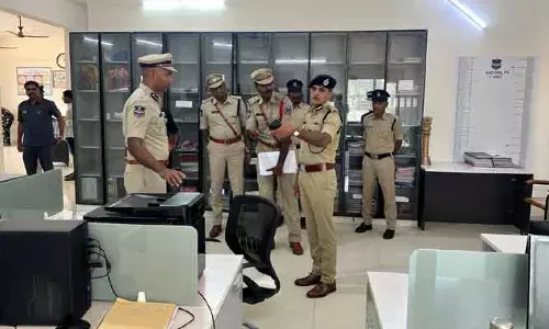 కడ్తాల్ పోలీస్ స్టేషన్ ను సందర్శించిన ఫ్యూచర్ సిటీ సీపీ