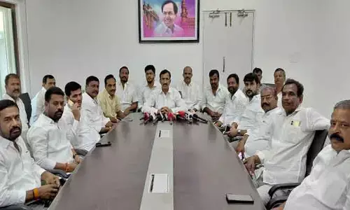 రైతుల జీవితాలతో కేంద్ర, రాష్ట్ర ప్రభుత్వాల చెలగాటం