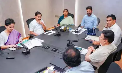 ప్రతీ ఉద్యోగికి మొదటి తారీఖునే జీతాలు.. అధికారులకు సీఎం రేవంత్ కీలక ఆదేశాలు