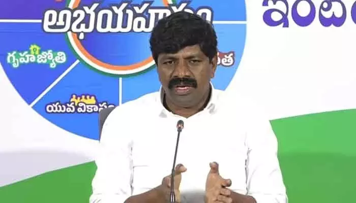 తెలంగాణ రైతాంగానికి శనిలా బీజేపీ విధానాలు: ప్రభుత్వ విప్ వేముల వీరేశం తెలంగాణ రైతాంగానికి శనిలా బీజేపీ విధానాలు: ప్రభుత్వ విప్ వేముల వీరేశం