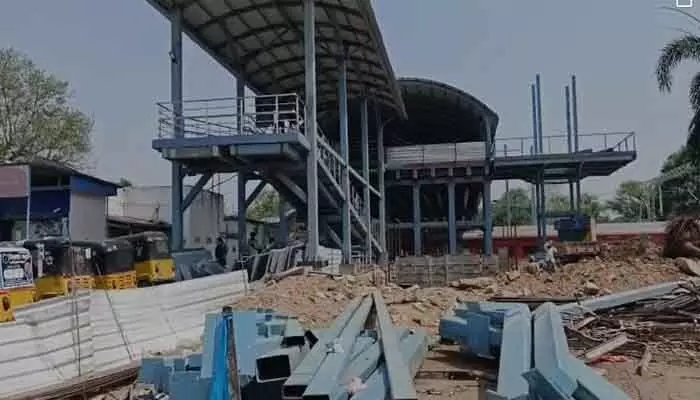 రైలు ప్రయాణానికి స్టేషన్ కు వెళ్లాలంటే భయమేస్తుంది రైలు ప్రయాణానికి స్టేషన్ కు వెళ్లాలంటే భయమేస్తుంది