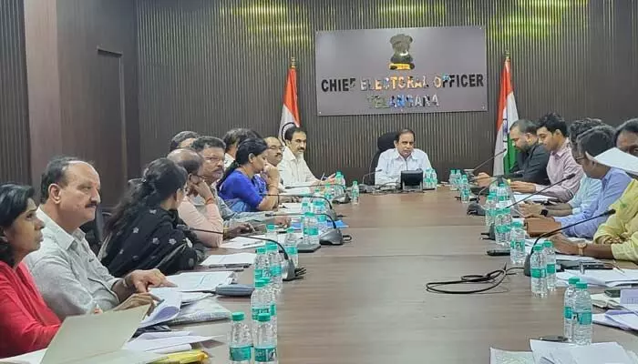 తెలంగాణలో ఓటరు జాబితా ప్రక్షాళన.. సీఈఓ సుదర్శన్ రెడ్డి కీలక ఆదేశాలు తెలంగాణలో ఓటరు జాబితా ప్రక్షాళన.. సీఈఓ సుదర్శన్ రెడ్డి కీలక ఆదేశాలు