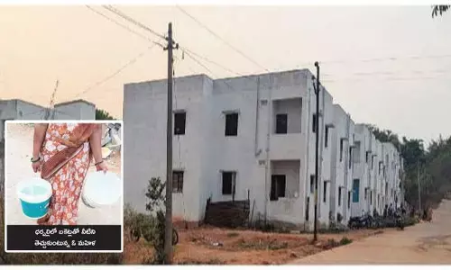 డబుల్‌ ఇళ్లు.. త్రిబుల్‌ కష్టాలు! ధర్పల్లి డబుల్ బెడ్‌రూమ్ కాలనీలో లబ్ధిదారుల గోస