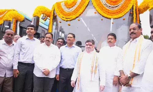 కూకట్‌పల్లి డిపోలో 60 ఎలక్ట్రిక్ బస్సులు ప్రారంభం.. ఆర్టీసీ విలీనంపై మంత్రి పొన్నం కీలక ప్రకటన