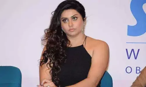 చాలా నీచంగా కామెంట్స్ చేస్తున్నారు.. కానీ నా ఫ్యామిలీ జోలికి వస్తే ఊరుకునేదిలేదంటూ నమిత వార్నింగ్
