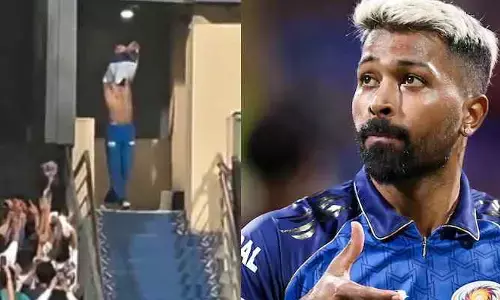 వివాదంలో హార్ధిక్‌ పాండ్యా...ముంబై జెర్సీ కింద వేసి మ‌రీ !