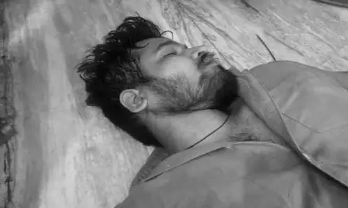 తల్లి మృతిని తట్టుకోలేక ఆటో డ్రైవర్ ఆత్మహత్య