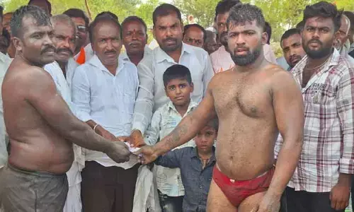 కుస్తీ పోటీలు యువతలో స్ఫూర్తినిస్తాయి