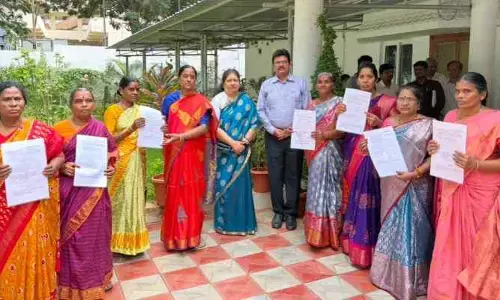 12 మందికి రిటైర్డ్ మెంట్ బెనిఫిట్స్ అందజేత