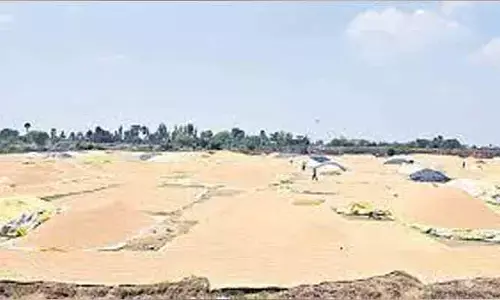 కల్లాల్లో ధాన్యం.. అల్లకల్లోలం