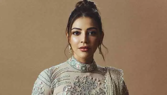 షూటింగ్లో కాజల్ విచిత్రమైన అనుభవం.. చారిత్రాత్మక ప్రదేశంలో మూత్రం పోశానంటూ షాకింగ్ కామెంట్స్! షూటింగ్లో కాజల్ విచిత్రమైన అనుభవం.. చారిత్రాత్మక ప్రదేశంలో మూత్రం పోశానంటూ షాకింగ్ కామెంట్స్!
