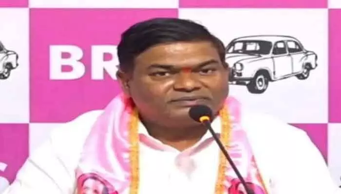 ఆర్టీసీ డ్రైవర్ అశోక్ను వెంటనే విధుల్లోకి తీసుకోవాలి ఆర్టీసీ డ్రైవర్ అశోక్ను వెంటనే విధుల్లోకి తీసుకోవాలి