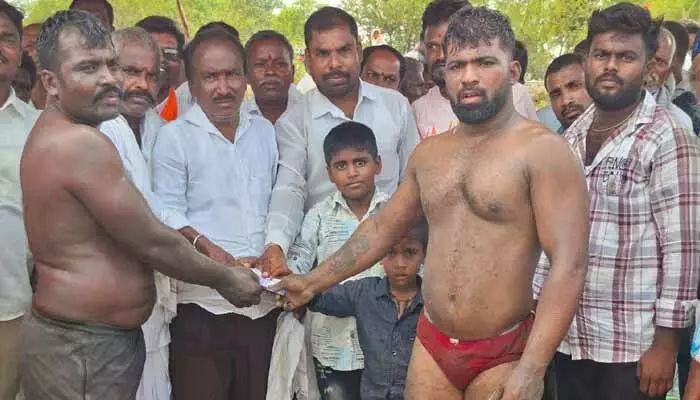 కుస్తీ పోటీలు యువతలో స్ఫూర్తినిస్తాయి కుస్తీ పోటీలు యువతలో స్ఫూర్తినిస్తాయి