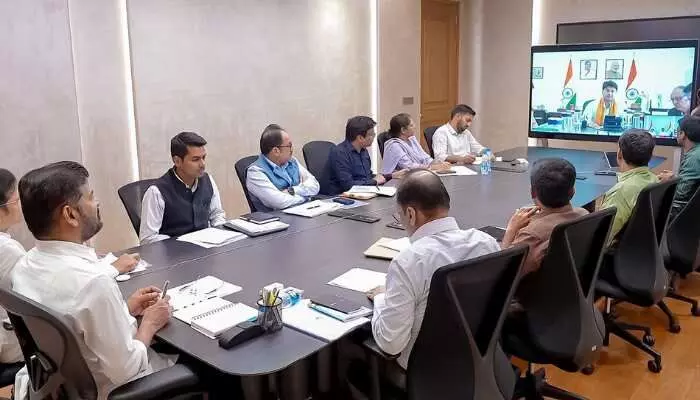 ప్రతి ఇంటికీ టీ-ఫైబర్ ఇంటర్నెట్.. తొలి దశలో 3,089 గ్రామాల్లో డిజిటల్ కనెక్టివిటీ ప్రతి ఇంటికీ టీ-ఫైబర్ ఇంటర్నెట్.. తొలి దశలో 3,089 గ్రామాల్లో డిజిటల్ కనెక్టివిటీ