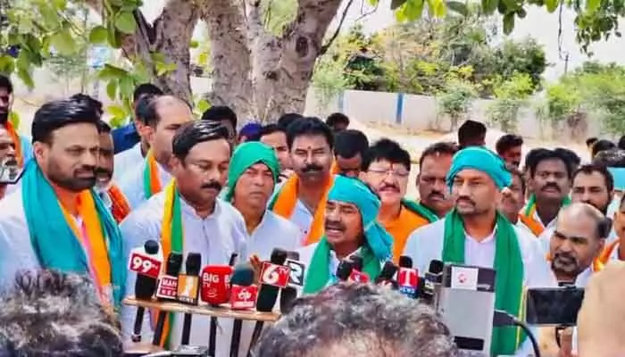 వడ్ల కొనుగోలు చేయడంలో ప్రభుత్వ విఫలం వడ్ల కొనుగోలు చేయడంలో ప్రభుత్వ విఫలం