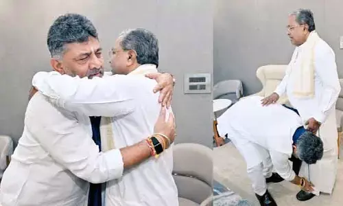 సిద్దరామయ్య కాళ్లు మొక్కిన డీకే శివకుమార్.. మంత్రి పరమేశ్వర్ కీలక ప్రకటన