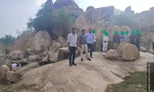 బంగారం దొరుకుతుందని కొండల్లో తవ్వకాలు.. చివరికి ఊహించని ట్విస్ట్