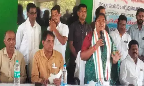 పేదల కష్టాలకు ప్రభుత్వం అండ : మంత్రి సీతక్క