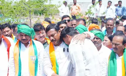  ప్రభుత్వ నిర్లక్ష్యంతోనే రైతుల అరిగోస 