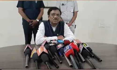 ప్రభుత్వ ఆస్తులు ధ్వంసం చేస్తే తగిన విధంగా బుద్ధి చెబుతాం : మంత్రి