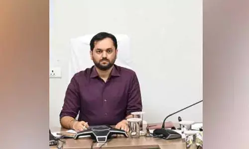 అకాల వర్షాల నేపథ్యంలో ధాన్యం తరలింపు వేగవంతం : కలెక్టర్ దీపక్ తివారి