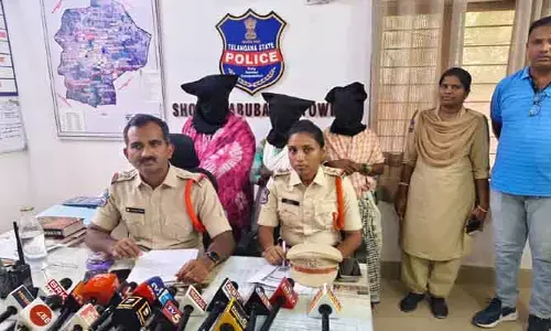 ముగ్గురు మ‌హిళ‌లు అరెస్ట్