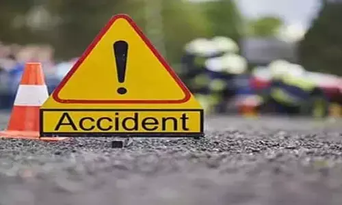 రోడ్డు ప్ర‌మాదంలో వ్య‌క్తి మృతి