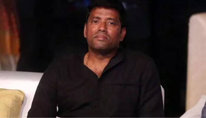 డైరెక్టర్గా మారానున్న సినిమాటోగ్రాఫర్ రత్నవేలు.. అలాంటి జోనర్ సినిమాతో ఎంట్రీ డైరెక్టర్గా మారానున్న సినిమాటోగ్రాఫర్ రత్నవేలు.. అలాంటి జోనర్ సినిమాతో ఎంట్రీ