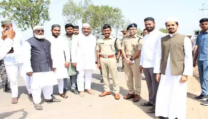 బక్రీద్ పండుగ బందోబస్తు ఏర్పాట్లను పర్యవేక్షించిన పోలీస్ కమిషనర్ బక్రీద్ పండుగ బందోబస్తు ఏర్పాట్లను పర్యవేక్షించిన పోలీస్ కమిషనర్