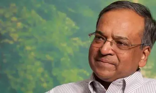 దేశ రాజధాని ఢిల్లీలో తీవ్ర విషాదం.. మాజీ ఐఏఎస్ అధికారి దుర్మరణం