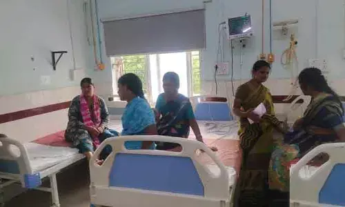 ఉపాధి హామీ కూలీలపై విరిగిపడిన మట్టి పెళ్లలు