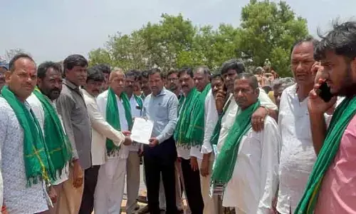 అచ్చంపేట వ్య‌వ‌సాయ మార్కెట్ లో రైతుల‌ను మోసం చేస్తున్న ద‌ళారు వ్య‌వ‌స్థ
