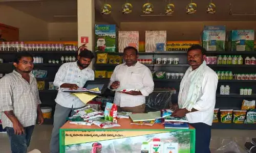 రైతులకు నాణ్యమైన విత్తనాలు ఎరువులు అమ్మాలి