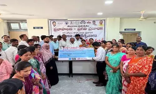 ఐకేపీ వీవోఏలు స‌మ్మెలో భాగంగా వంట‌వార్పు