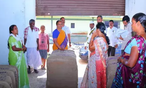 ధాన్యం కొనుగోలు ప్రక్రియ వేగవంతం చేయాలి :  కలెక్టర్