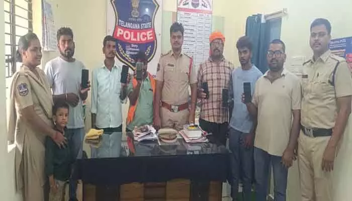 సీఈఐఆర్ పోర్టల్ ద్వారా పోగొట్టుకున్న మొబైల్ ఫోన్ల రికవరీ సీఈఐఆర్ పోర్టల్ ద్వారా పోగొట్టుకున్న మొబైల్ ఫోన్ల రికవరీ