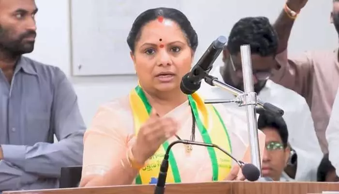 సీతమ్మసాగర్లో వేల కోట్ల ఇసుక దందా.. సీఎంపై కల్వకుంట్ల కవిత తీవ్ర ఆరోపణలు సీతమ్మసాగర్లో వేల కోట్ల ఇసుక దందా.. సీఎంపై కల్వకుంట్ల కవిత తీవ్ర ఆరోపణలు