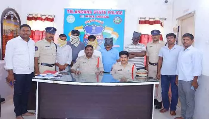 దిశ ఎఫెక్ట్.. ఉడిమిల్లలో గుప్త నిధుల తవ్వకాలు చేపట్టిన ముఠా అరెస్ట్ దిశ ఎఫెక్ట్.. ఉడిమిల్లలో గుప్త నిధుల తవ్వకాలు చేపట్టిన ముఠా అరెస్ట్