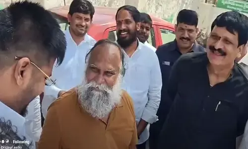 గాంధీ భవన్‌లో ఆసక్తికర దృశ్యం.. కాంగ్రెస్ యువ  ఎమ్మెల్యేకు జగ్గారెడ్డి పొలిటికల్ క్లాస్