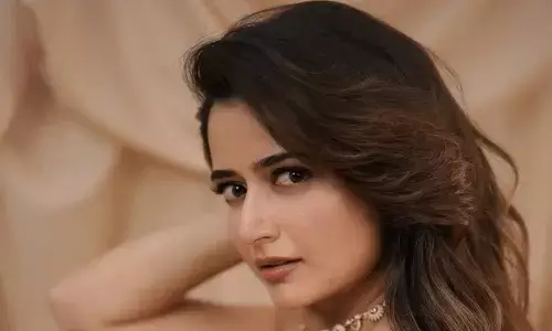 బంగారు పూత పూసిన డ్రెస్‌లో మెరిసిపోయిన ఆషికా రంగనాథ్..!