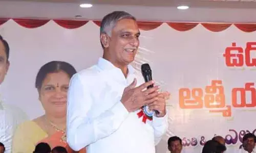 విద్యావ్యవస్థను ప్రభుత్వం గాలికి వదిలేసింది : మాజీ మంత్రి