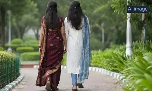 ‘ఆమె లేక నేను ఉండలేను’.. పెళ్లైన మహిళతో ప్రేమలో పడిన మైనర్ బాలిక.. పోలీస్ స్టేషన్‌లో హైడ్రామా!