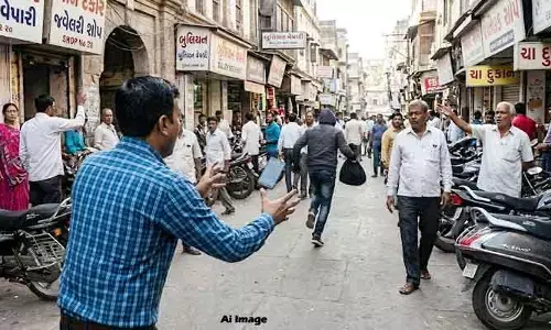మెరుపు వేగంతో వచ్చి.. మాయం అయిపోయాడు: సినిమా స్టైల్‌లో రూ.5.50 లక్షల దోపిడీ