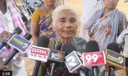 తండ్రి ఆస్తి కోసం రోడెక్కిన 75 ఏళ్ల వృద్ధురాలు