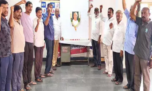 కామ్రెడ్ వీ.వీ.ఎస్ మూర్తి మ‌ర‌ణం కార్మిక లోకానికి తీర‌ని లోటు :  సీపీఐ రాష్ట్ర కార్య‌ద‌ర్శి వ‌ర్గ స‌భ్యుడు వీ.ఎస్. బోస్