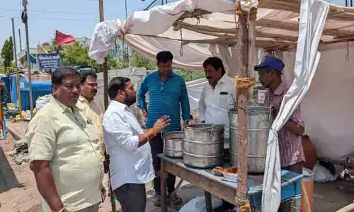అధ్వాన్నంగా ఇందిర‌మ్మ క్యాంటిన్ :  మాజీ కార్పొరేట‌ర్ తూము శ్రావ‌ణ్ కుమార్